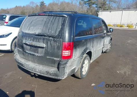 2010 Chrysler Town & Country Touring z USA, uszkodzony, nr VIN 2A4RR5D11AR252662